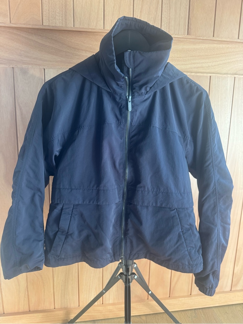 Lululemon Always Effortless jacket in a navy with a stowable hood size 4